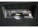 ETCはナビ連動機能付です。利用日や料金の確認がモニターで出来て便利ですよ。納車前には使用できるようにセットアップをさせていただきます。ETCカードの取扱もしておりますのでご相談下さいね。