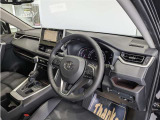 見通しのよいすっきりとした視界で、誰でも運転しやすいです。運転のしやすさは疲れにくさにも繋がりますよ♪
