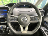 【純正革巻きステアリング】上質な革を使用することで、手にしっかり馴染みとても運転しやすいハンドルです♪