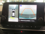 上から見下ろしているような映像で駐車をサポートするアラウンドビューモニターと、安心のバックモニター付き!ナビの画面にカメラ映像がしっかり表示されるので、駐車が苦手な方でも安心して車庫入れができますよ♪
