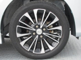 純正15インチアルミホイール。 タイヤサイズは165/55R15。納車時に新品タイヤ4本を交換致します