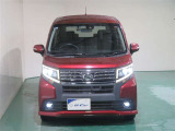 明度の高いLEDヘッドライトで、夜間の運転も安心です。