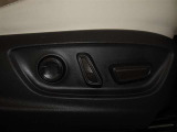 パワーシート搭載。微妙な調整が手軽にでき、ピッタリのポジションで運転することが可能です。