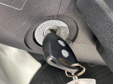 【キーレス】少し離れた場所からでもボタン一つでドアの開錠・施錠ができるのでとっても便利!ドアの鍵穴周りに傷をつけることもありません♪