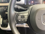 ステアリングにオーディオ操作スイッチが付いています。オーディオ画面に直接タッチしなくても操作が出来ますので、運転に集中できます。