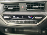 【オートエアコン】一度お好みの温度に設定すれば、車内の温度を検知し風量や温度を自動で調整。暑い…寒い…と何度もスイッチ操作をする必要はありません。快適な車内空間には必須の機能ですね♪