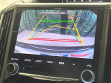 【バックカメラ】駐車時に後方がリアルタイム映像で確認できます。大型商業施設や立体駐車場での駐車時や、夜間のバック時に大活躍!運転スキルに関わらず、今や必須となった装備のひとつです!