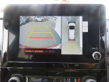 (全周囲モニター)車を上から見たような映像で死角もバッチリ確認できます。