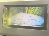 【バックカメラ】駐車時に後方がリアルタイム映像で確認できます。大型商業施設や立体駐車場での駐車時や、夜間のバック時に大活躍!運転スキルに関わらず、今や必須となった装備のひとつです!