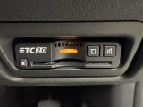 【ETC2.0(DSRC)】ETCカードを挿入すれば料金所はノンストップで通過できます。ETC限定の割引や、高速道路の情報提供サービスを利用できます。