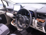 ■見通しのよいすっきりとした視界で、誰でも運転しやすいです。運転のしやすさは疲れにくさにも繋がりますよ♪