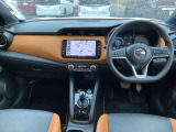 「NISSAN 認定中古車」です。ワイド保証1年付(期間中走行距離無制限)全国の日産サービス工場で保証が受けられます。ご購入後も1ヶ月または1,000km点検が無料で受けられます♪