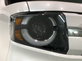 LEDヘッドライトは、点灯の瞬間から最大光量を発揮し、突然暗くなるトンネルなどでの安定感を高めます。