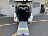 車いす仕様車スロープ使用状態