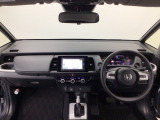 【前方視界】開放的な前方視界!運転がしやすく疲れにくいです♪窓が大きく、見通しがとっても良いおクルマですよ♪