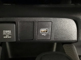【USBポート】USBポートも装備されています♪スマートフォンのオーディオに連携も可能です。今や欠かせない装備の一つです!