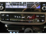 エアコンの温度や風量の調整、吹き出し口の切替えはバーの上下操作です。シンプルで直感的に操作できるデザインです。ナノイー搭載ですので、肌や髪にやさしいナノイーが室内を爽やかな空気環境にしてくれます。