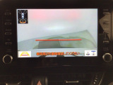 【バックカメラ】運転が苦手な方も車庫入れラクラクです!ギアをリバースに入れれば自動的に切り換わりますので、面倒な操作は不要です♪狭い駐車場もお車を傷つけず安心ですね!