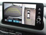 運転をしやすくする多彩な視界を手に入れるシステム。「見通しの悪い交差点での発進」「料金所などへの幅寄せ」「バック駐車」「縦列駐車」といった、多くの人が苦手意識を持ちやすいシーンで効果を発揮します。