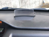 安全のためにはぜいたくを惜しみません。ヘッドアップディスプレイで安全運転。前方衝突警報/緊急ブレーキ作動状況、車線逸脱警報、車速、シフトポジションを表示
