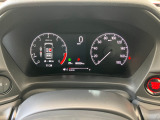 ホンダセンシング装着車となっております。衝突軽減ブレーキ、誤発進抑制機能、歩行者事故低減ステアリング、路外逸脱抑制機能、アダプティブクルーズコントロール、車線維持支援システム他、8つの機能で幅広く支援