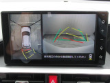 ステアリング連動ガイドライン付きバックカメラを装備。バック時の車両感覚をサポートします。