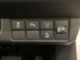 ハンドルの右側にはヘッドライトレベライザーとHondaセンシング用のメインスイッチがついています。ヘッドライトレベライザーは道路状況や積荷の加重に応じてライトの高さを調節できます。