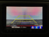 【バックカメラ】運転が苦手な方も車庫入れラクラクです!ギアをリバースに入れれば自動的に切り換わりますので、面倒な操作は不要です♪狭い駐車場もお車を傷つけず安心ですね!