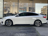 サービスにはドイツ本国と同様に教育と訓練を受け、BMWを知り尽くした「マイスターメカニック」が数多く在籍しております。納車前点検整備で、お客様に安心と安全をお届けいたします。