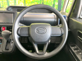 インテリアに合わせたデザインのステアリングは、運転される方のことも考え、運転しやすい形状、大きさです。是非一度、実際に触ってお確かめください。