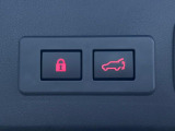 【パワーバックドア】スマートキーや運転席のボタンを押すだけでリアゲートが自動で開閉します!荷物を持っている時や、高い位置にあるバックドアを閉める際に便利な機能です♪