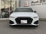 【ブラックStyle】シングルフレームグリルはAudiの象徴的なデザイン要素であり、一目でAudiとわかるスタイル、大きくて迫力のある形状が車のスポーティな印象を強調しており、魅力的なデザインとなっています。