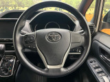 【純正革巻きステアリング】上質な革を使用することで、手にしっかり馴染みとても運転しやすいハンドルです♪
