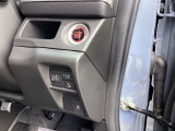 スマートキーシステム搭載ですので、ハンドル横のスイッチを押せば、エンジンスタート!