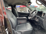 大人5名での乗車も上質かつ快適です。