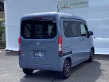 プライバシーガラスが装備されています。外を見るときには気にならずに、後方車両からは車内が見えにくい設計です。