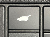 【パワーバックドア】スマートキーや運転席のボタンを押すだけでリアゲートが自動で開閉します!荷物を持っている時や、高い位置にあるバックドアを閉める際に便利な機能です♪