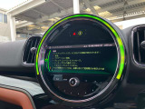 人気のヘッドアップディスプレイ!現在の車速、ナビゲーション・システムによるルート案内の矢印表示、チェック・コントロール、前車接近警告など、さまざまな情報をドライバーの視界内に直接表示いたします!