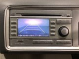 ギヤをR(バック)に入れると画面に後ろの映像が映るリアカメラ付です。後退時、コンディションが悪い視界でもカラーバックモニターがドライバーをサポートします。