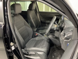 乗降がしやすい運転席。高さが調節できて小柄な方でもベストポジションをとることができます。