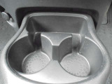 センターにドリンクホルダーがあり便利です