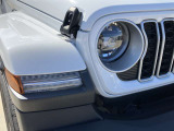 オリジナル4x4ブランドとしての誇りと自信、そして進化の伝統。4x4性能、デザイン、品質。本物とはJeepの全てであり、追い求めるさらなるたかみでもあるのです。
