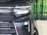 【LEDヘッドライト】悪天候や夜間走行時も良好な視界を確保し安心して運転できる高輝度LEDヘッドライトを装備!点灯速度が早く、消費電力も抑えられています。
