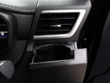 運転席のカップホルダーはエアコンの吹き出し口の前にありますので冷やしたり温めたり出来ます☆