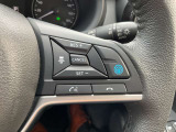 【プロパイロット】搭載。高速道路同一車線内走行時に、ステアリング、アクセル、ブレーキ操作をクルマがサポート。ドライバーの負担を軽減します。