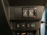 両側電動スライドドアは運転席から操作ができるよう、操作スイッチが付いています。Hondaセンシング用のVSA解除とレーンキープアシストシステムなどのメインスイッチも装備しています。