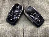 手荷物が多いときでも、スマートキーをバッグやポケットに携帯していれば、キーを取り出すことなくドアの解錠・施錠ができます