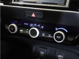 【オートエアコン】温度を設定すれば自動で快適な車内温度を保ちます。エアコン内部の高性能脱臭フィルターで車内のアレルゲンや花粉を除去。