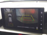 バックガイドモニターで、後方を確認しながら安心して駐車することができます。運転初心者も熟練者も必須の機能ですよ!