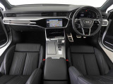 Audiのインテリアはエクステリア同様、優れたデザイン性とクオリティ、そして機能性を兼ね備えております。